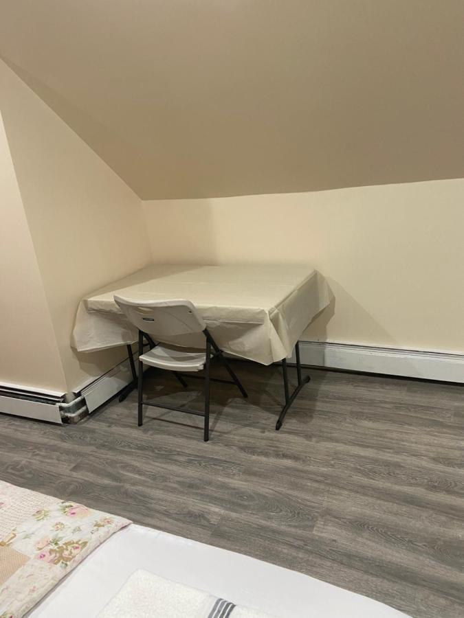 A Comfortable Room Ню Йорк Екстериор снимка