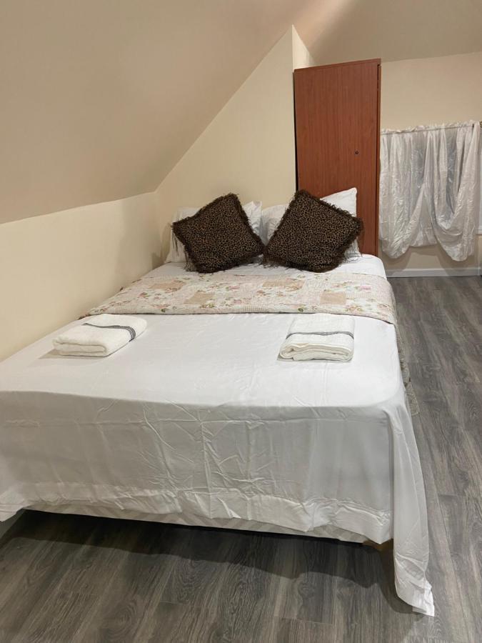 A Comfortable Room Ню Йорк Екстериор снимка