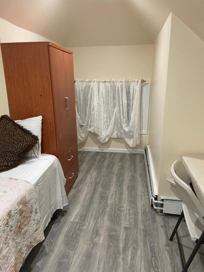 A Comfortable Room Ню Йорк Екстериор снимка