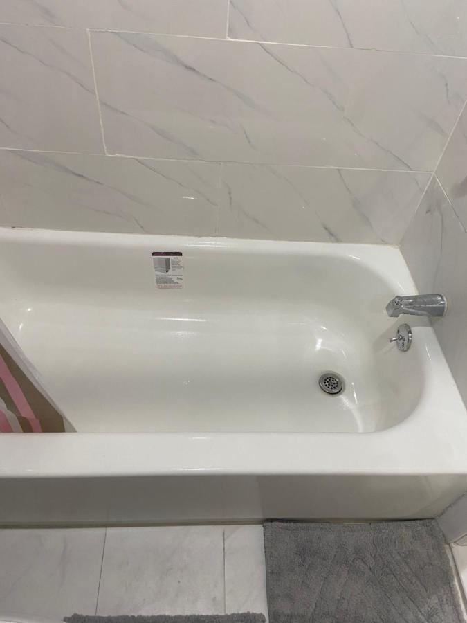 A Comfortable Room Ню Йорк Екстериор снимка